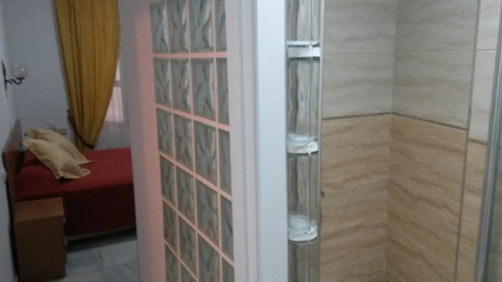 בית הארחה קדיז Hostal Centro Sol