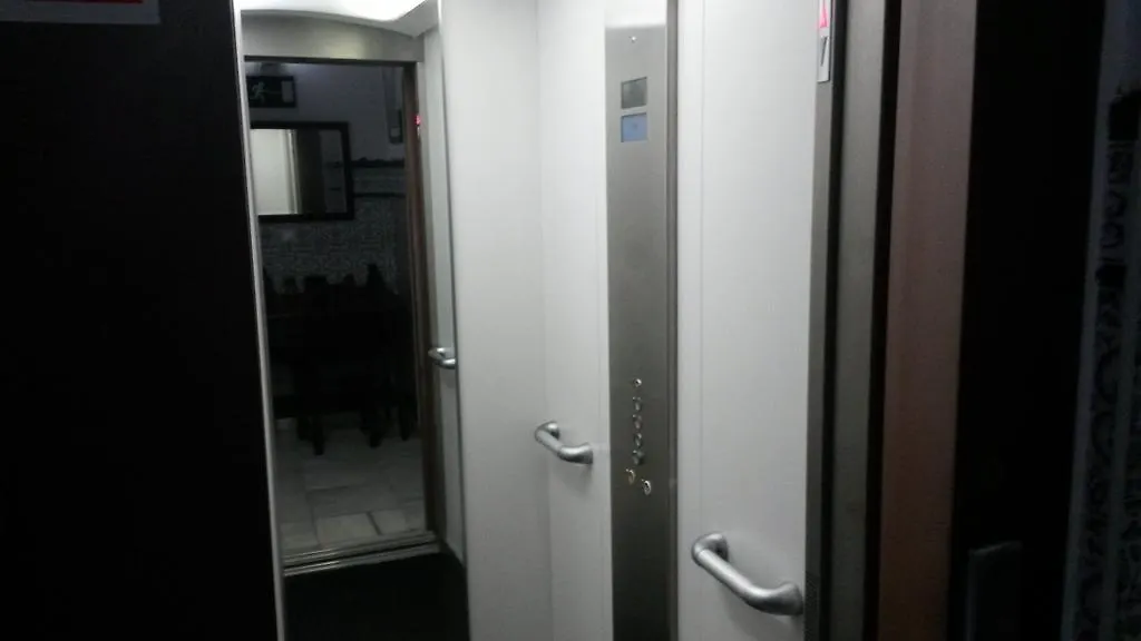 בית הארחה קדיז Hostal Centro Sol