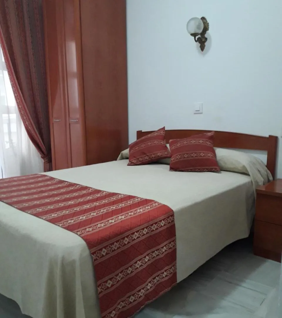 בית הארחה קדיז Hostal Centro Sol